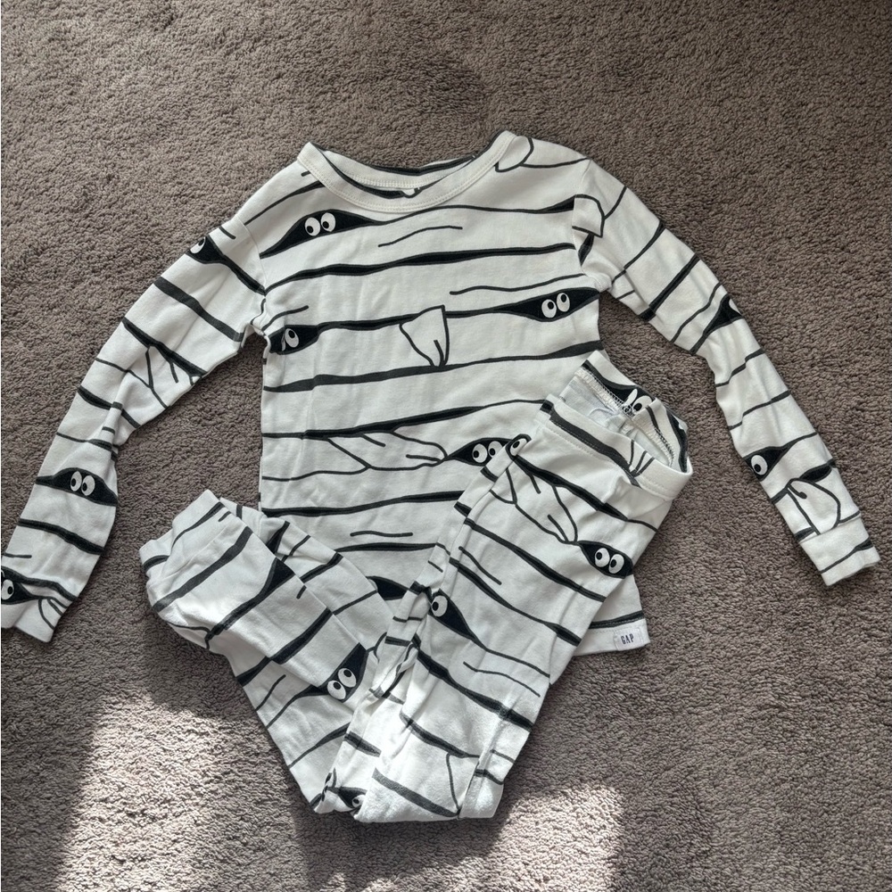 Baby GAP Halloween Mummy Pajamas size 5 years